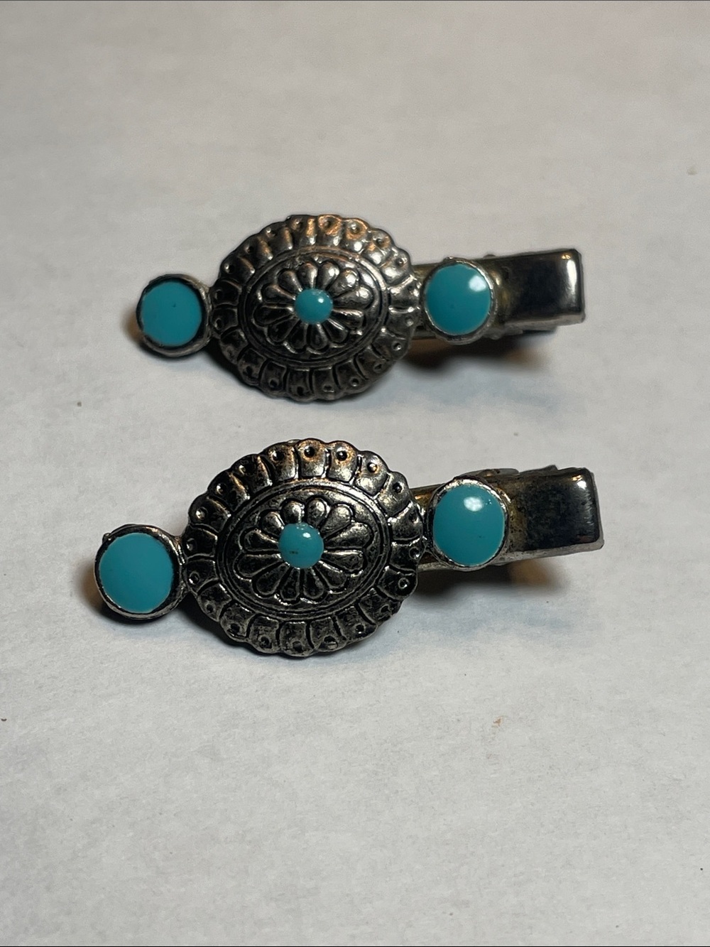 Vintage Southwestern Concho Collar Clips Pair Faux Turquoise Silver Tone